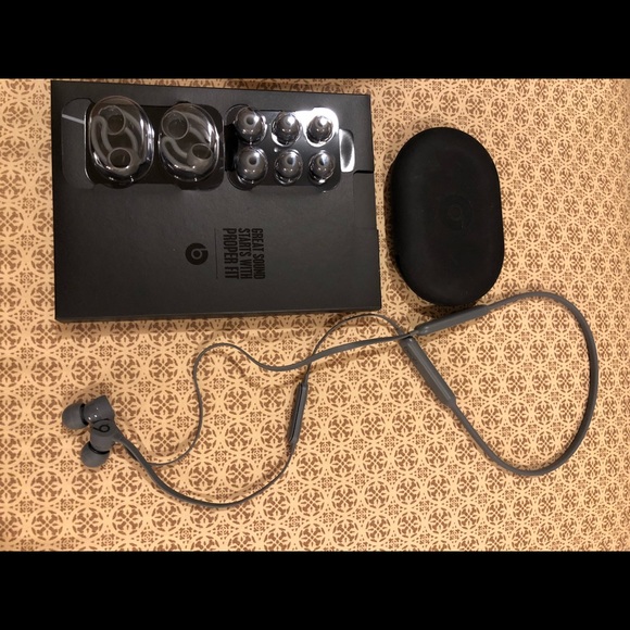 BeatsX - Beats by Dr. Dre - Wireless Earphones - Picture 2 of 5